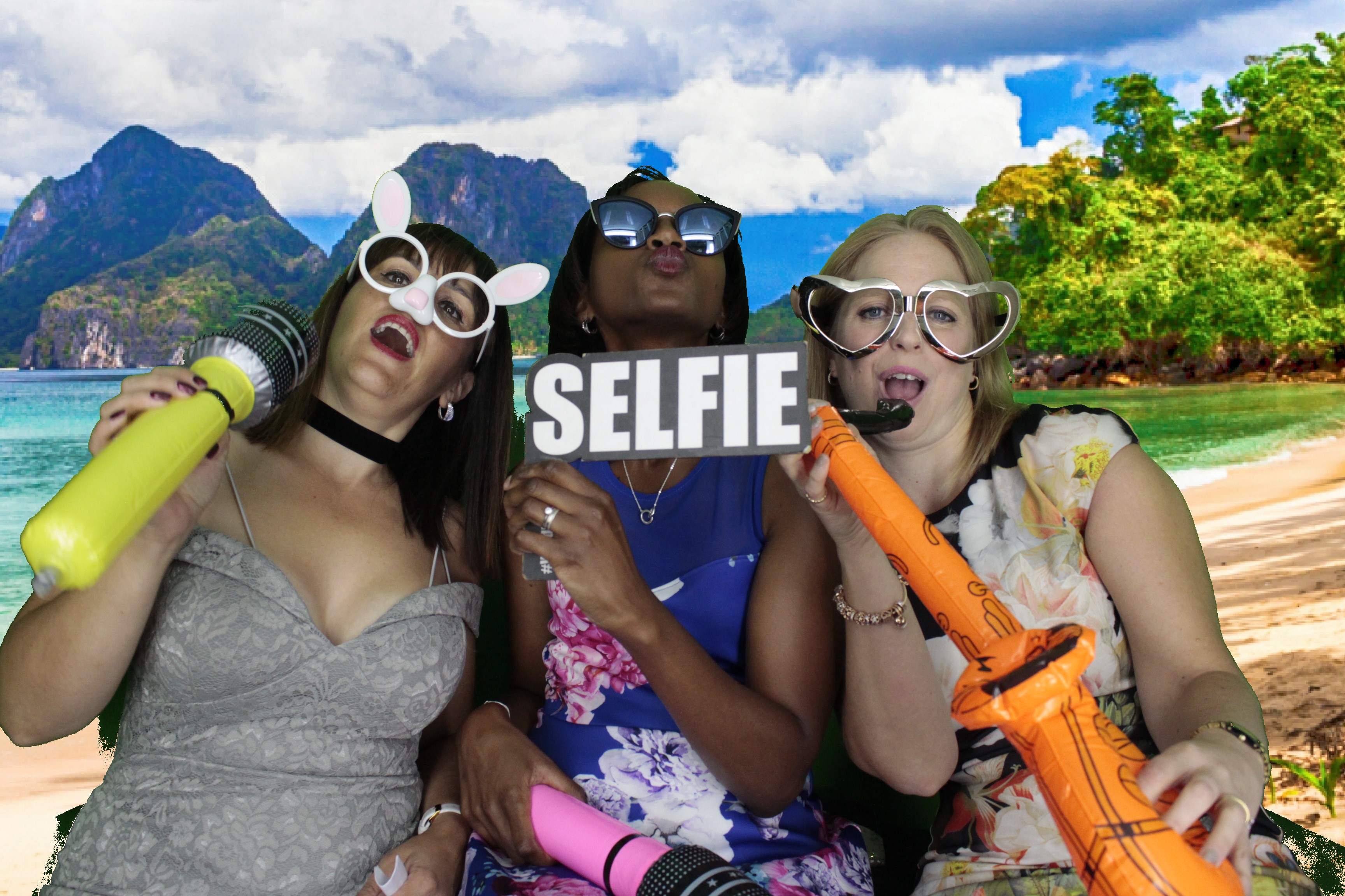 Mr & Mrs Brooks | View more photos from the event at gallery.myphotoboothexperience.co.uk/u/MyPhotoBoothExperienceLtd/Mr-Mrs-Brooks